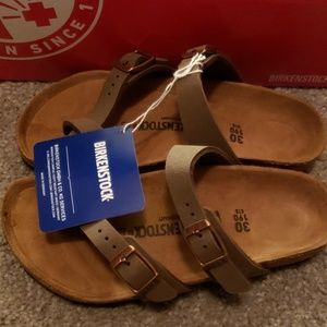 BRAND NEW Kids birkenstock Mayari

Sandals